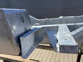 Series Coil Spring FUEL TANK RH - Military version