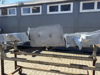 Series Coil Spring FUEL TANK RH - Military version