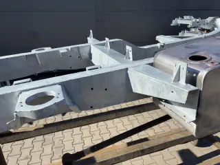 Series Coil Spring FUEL TANK LH - Military version